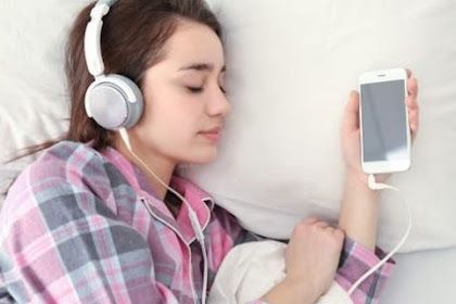 4+ Bahaya Terlalu Sering Memakai Earphone